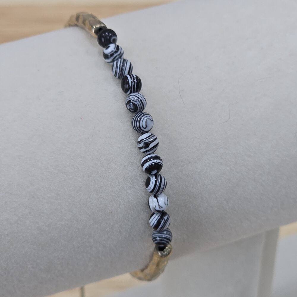 Gold Tone Metal Chain Lariat Bracelet Black White Beaded